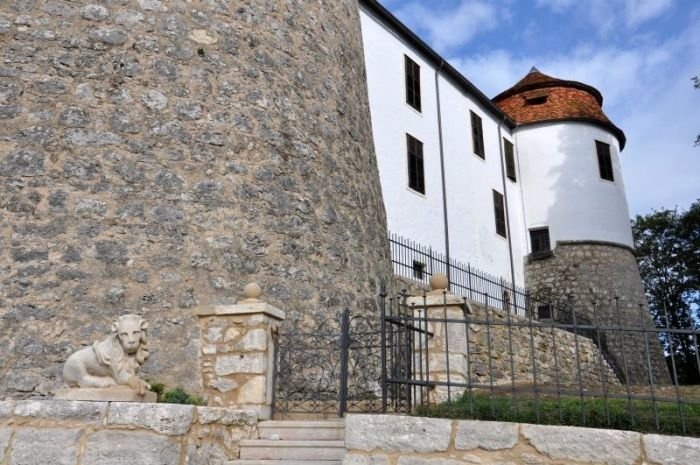 Obnovljeni prostori Spodnjega gradu s kulturno-zgodovinskimi vsebinami
