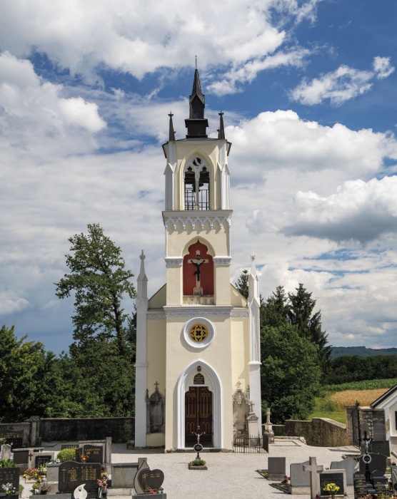 Šentrupert_Pokopališka kapela sv. Križa, zgrajena leta 1859_Foto Marko Pršina