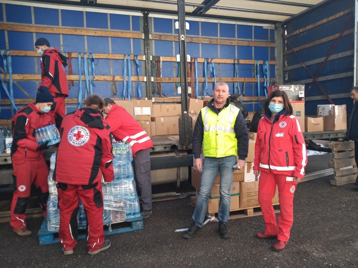 Dostavljena pomoč Metličanov Rdečemu križu v Sisku (Foto: RK Metlika)