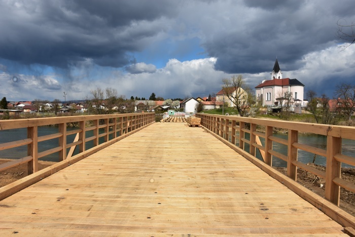 Novi most še v gradnji (foto: arhiv; Občina Brežice)