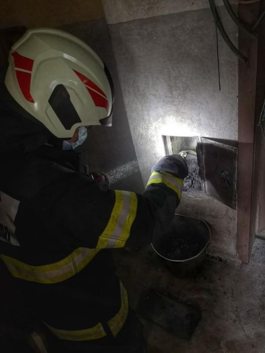 Gasilci so v Srebrničah očistili dimnik. (foto: PGD Šmihel)