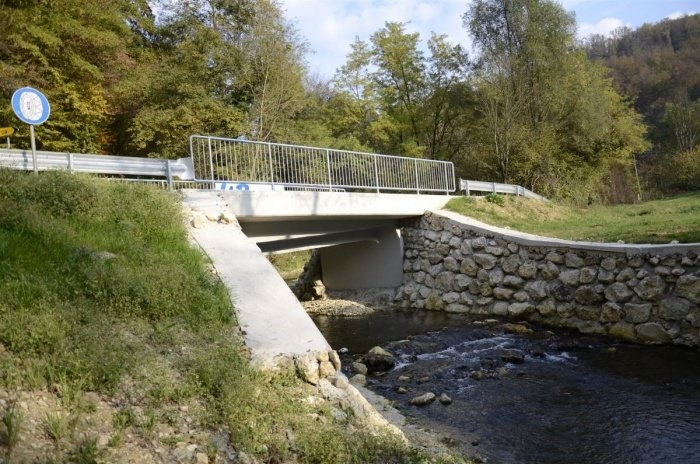 Most čez potok v Anžah (ilustrativna fotografija; arhiv DL)
