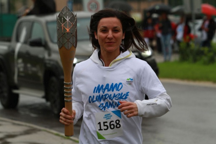 Maja Vtič je pospremila slovensko baklo na pot iz športnega parka na Mirni.