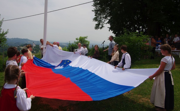 Na Stopnem od včeraj ponosno plapola slovenska zastava!