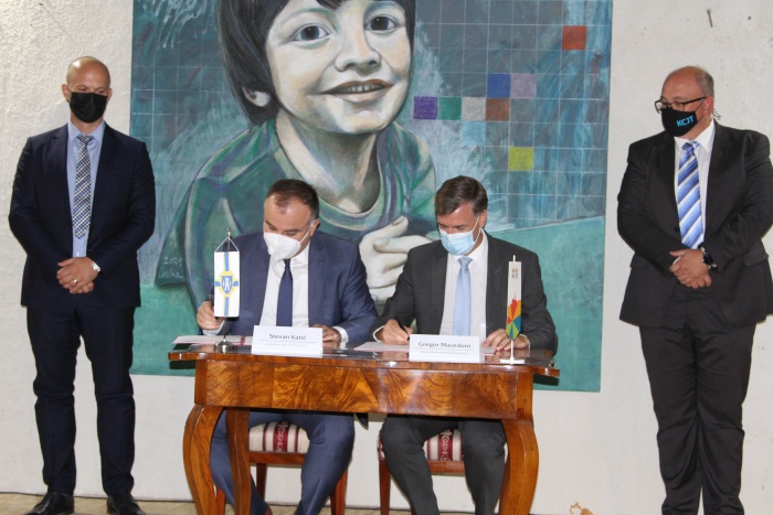 Ob tej priložnosti sta župana Novega mesta  in Hercegnovega podpisala sporazum o sodelovanju na področju turizma