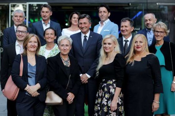 Skupinska fotografija s predsednikom države Borutom Pahorjem (foto: STA)