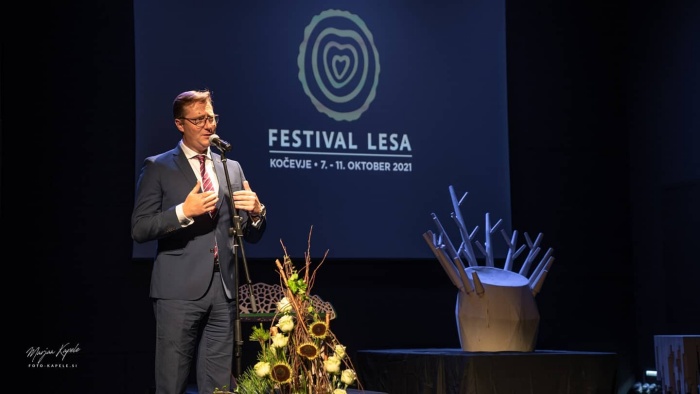 S podelitvijo nagrad mednarodnega natečaja (Pra)stol odprli Festival lesa 2021