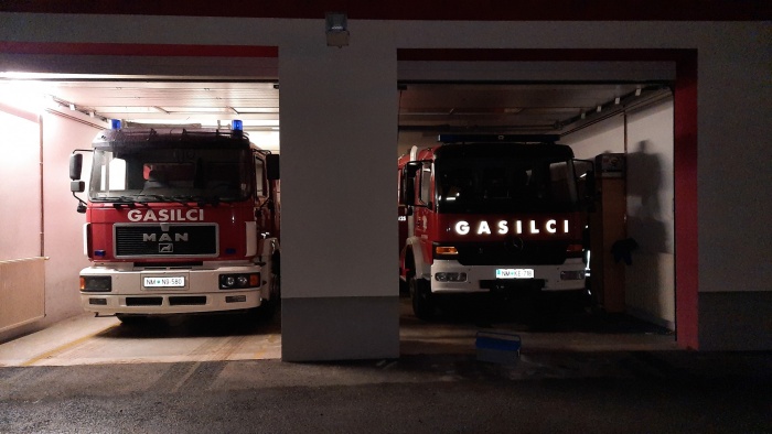Mokronoški gasilci po sinočnji intervenciji na Gubčevi cesti (foto: PGD Mokronog)