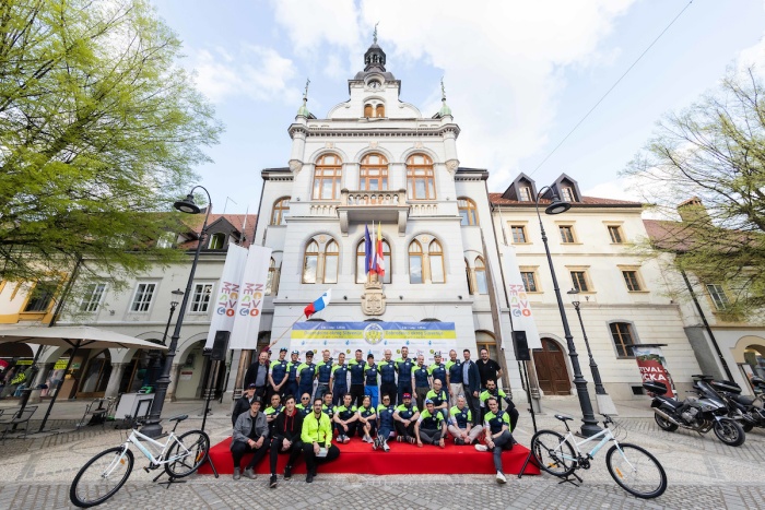 FOTO: Kolesarji za humanitarni namen v petih dneh okoli Slovenije
