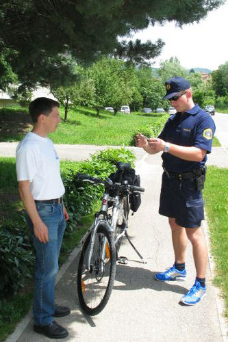 Poteka poostren nadzor kolesarjev in tudi tistih, ki jih najbolj ogrožajo (Foto: policija.si)