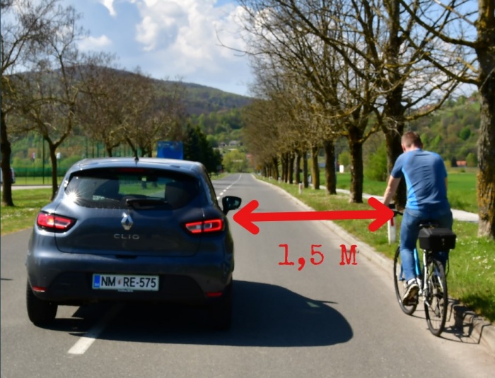Primerna bočna razdalja ob prehitevanju kolesarja (PU NM)