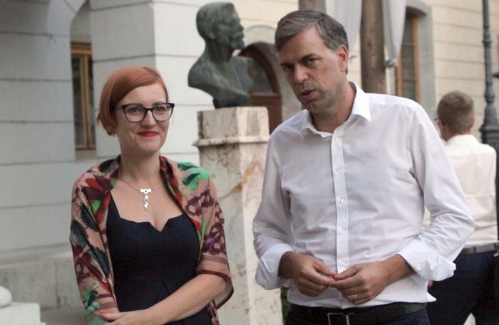 Ministrica za kulturo Asta Vrečko v pogovoru z županom Gregorjem Macedonijem. (Foto: I. Vidmar)