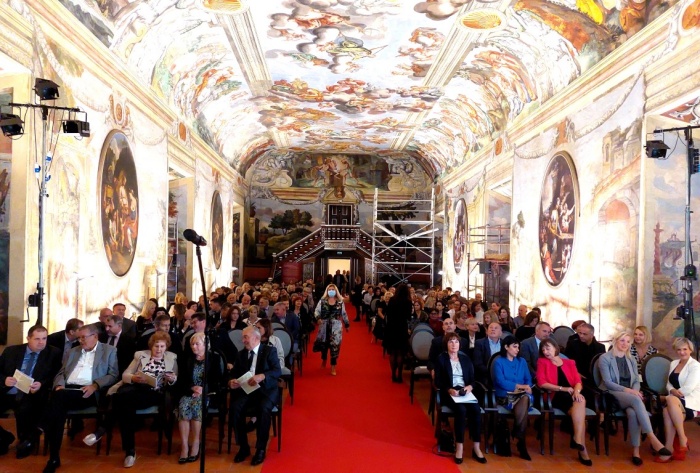 Na slavnostni akademiji so udeleženci napolnili Viteško dvorano Posavskega muzeja Brežice. (Vse foto: J. K.)