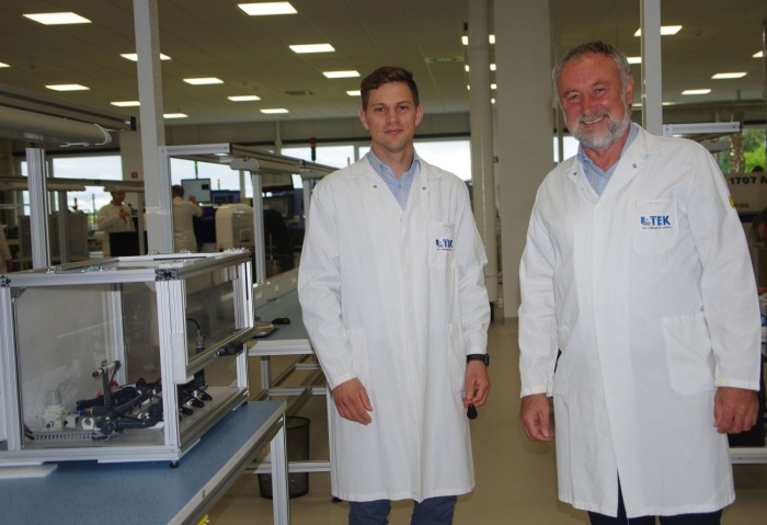 Radko Luzar (na desni), direktor in lastnik podjetja L-Tek, ob njem tehnični direktor Matej Slapšak, ki bo njegov naslednik.