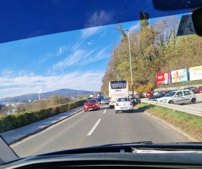 Včerajšnja nesreča na Ljubljanski se je zgodila pri Hidexu. (Foto: FB PKD)