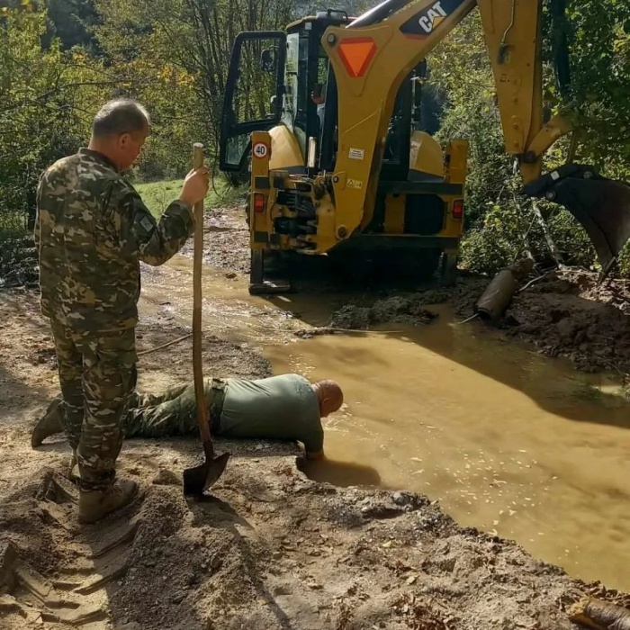 Na pomoč pri odstranjevanju posledic poplav so sicer že v začetku oktobra prišli vojaki. (Foto: arhiv; Ministrstvo za obrambo)