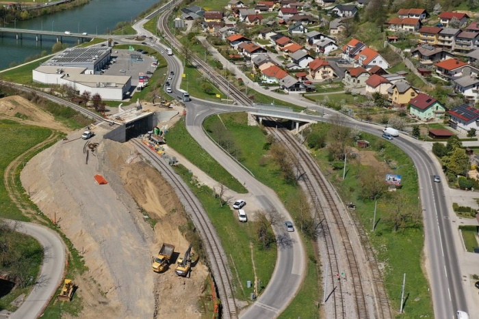 Nadvoz čez trebanjsko železniško progo v Sevnici odprt za promet