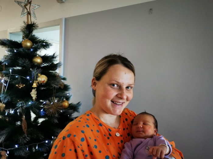 Vanesa Krkovič je kot zadnja v lanskem letu v brežiški porodnišnici rodila deklico Kajo. (Foto: Andreja Žertuš)