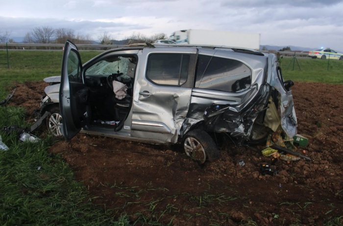 Eden od udeležnih avtomobilov včerajšnje nesreče na avtocesti. (Foto: PGE Krško)