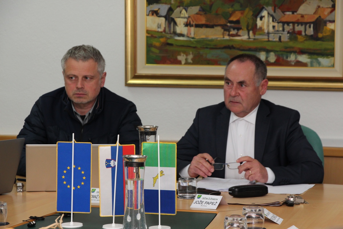 Z leve: direktor občinske uprave Tomaž Hrastar in župan Jože Papež