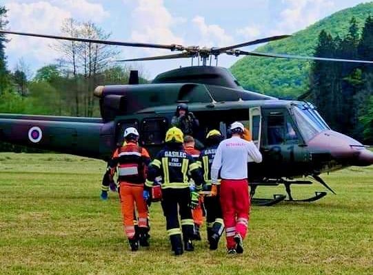 Današnja pomoč sevniških gasilcev vojaškemu helikopterju (Foto: PGD Sevnica)